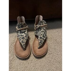 Women's Very G leopard Sandals size 6